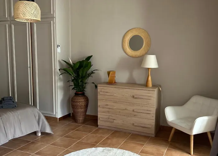 Collina Fleming 32 Apartment *